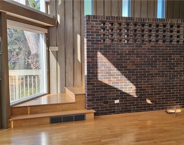90 E Woodland - Photo Thumbnail 9