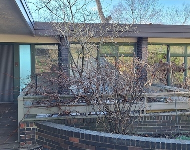 90 E Woodland - Photo Thumbnail 2