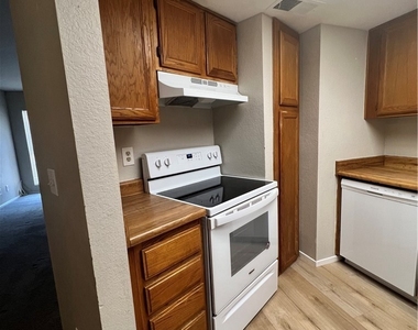 3771 Shirebrook Drive - Photo Thumbnail 8