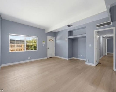 2400 S 15th Street - Photo Thumbnail 10
