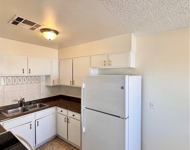 3356 Sylvia Street - Photo Thumbnail 7