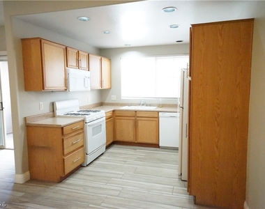9330 W Maule Avenue - Photo Thumbnail 7