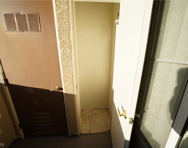 10245 S Maryland Parkway - Photo Thumbnail 20