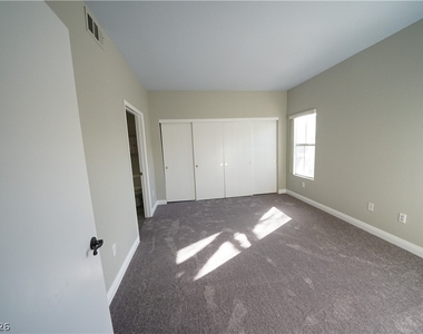 10245 S Maryland Parkway - Photo Thumbnail 12