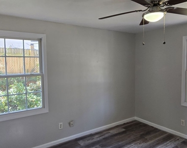 1280 Elizabeth Avenue Sw - Photo Thumbnail 3