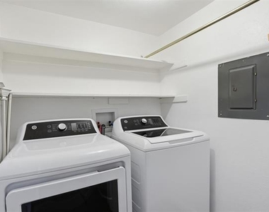 2535 Wedglea Drive - Photo Thumbnail 15