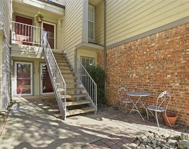 2535 Wedglea Drive - Photo Thumbnail 2
