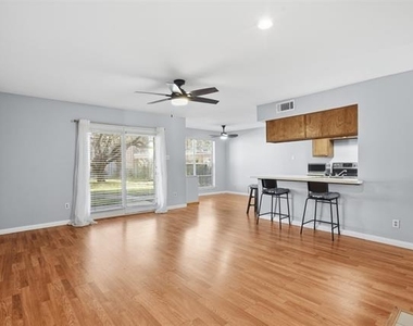 2535 Wedglea Drive - Photo Thumbnail 5