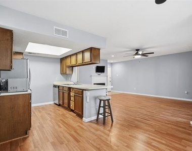 2535 Wedglea Drive - Photo Thumbnail 7