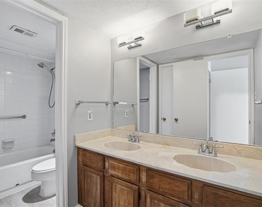 2535 Wedglea Drive - Photo Thumbnail 19
