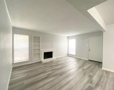 12816 Midway Road - Photo Thumbnail 5