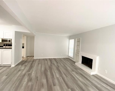 12816 Midway Road - Photo Thumbnail 3