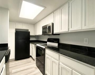 12816 Midway Road - Photo Thumbnail 9