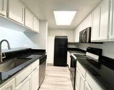 12816 Midway Road - Photo Thumbnail 7
