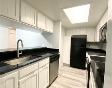 12816 Midway Road - Photo Thumbnail 8