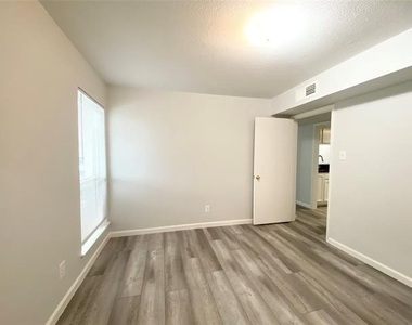 12816 Midway Road - Photo Thumbnail 14