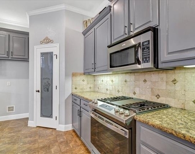 3300 Fountain Way - Photo Thumbnail 10