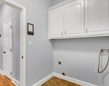 3300 Fountain Way - Photo Thumbnail 16
