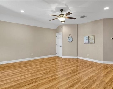 3300 Fountain Way - Photo Thumbnail 26