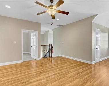 3300 Fountain Way - Photo Thumbnail 27