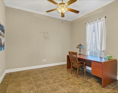 3300 Fountain Way - Photo Thumbnail 5
