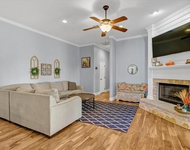 3300 Fountain Way - Photo Thumbnail 12