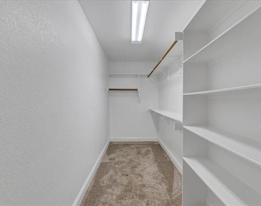 3300 Fountain Way - Photo Thumbnail 29