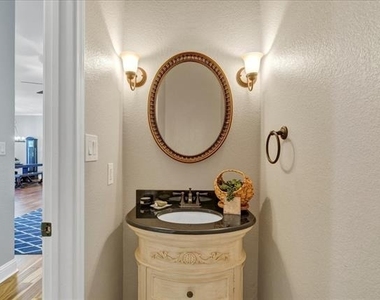 3300 Fountain Way - Photo Thumbnail 15