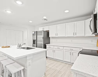565 Lilac Court - Photo Thumbnail 5