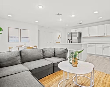 565 Lilac Court - Photo Thumbnail 9