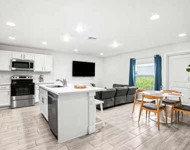 565 Lilac Court - Photo Thumbnail 4