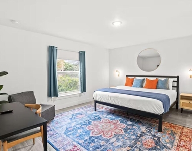 565 Lilac Court - Photo Thumbnail 10
