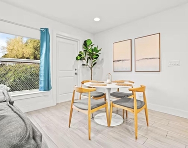 565 Lilac Court - Photo Thumbnail 7