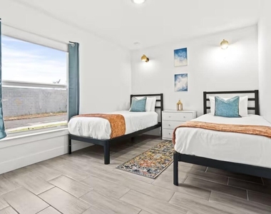 565 Lilac Court - Photo Thumbnail 16