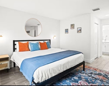 565 Lilac Court - Photo Thumbnail 17