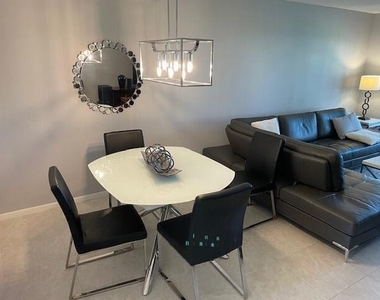 307 Lake Evelyn Drive - Photo Thumbnail 10