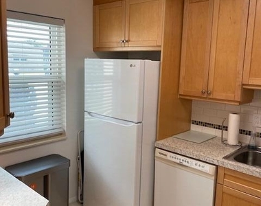307 Lake Evelyn Drive - Photo Thumbnail 7