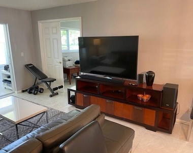 307 Lake Evelyn Drive - Photo Thumbnail 14