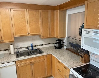 307 Lake Evelyn Drive - Photo Thumbnail 5