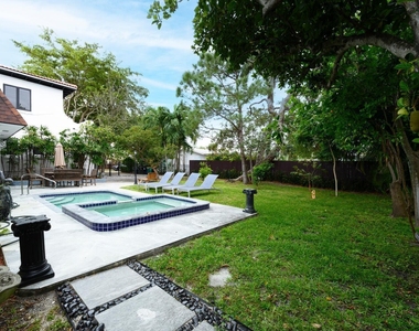 1629 S Lakeside Drive - Photo Thumbnail 24