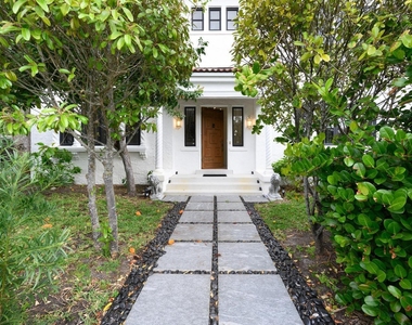 1629 S Lakeside Drive - Photo Thumbnail 2