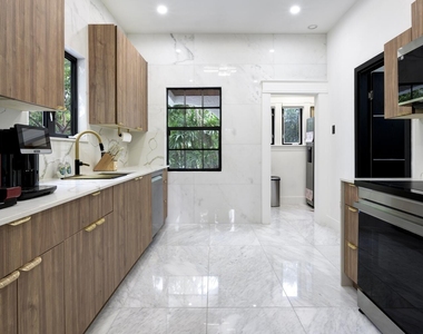 1629 S Lakeside Drive - Photo Thumbnail 4