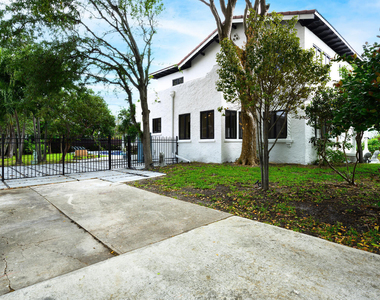 1629 S Lakeside Drive - Photo Thumbnail 26