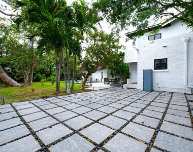 1629 S Lakeside Drive - Photo Thumbnail 27