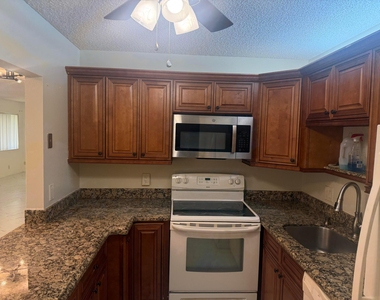 211 Pine Hov Circle - Photo Thumbnail 2