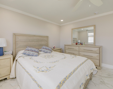 305 N Pompano Beach Boulevard - Photo Thumbnail 17