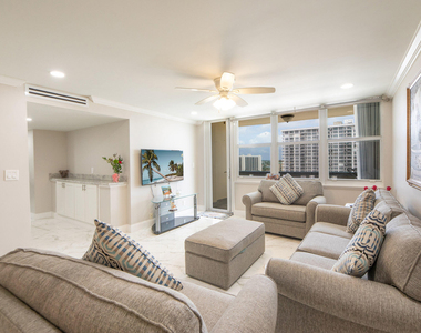 305 N Pompano Beach Boulevard - Photo Thumbnail 4