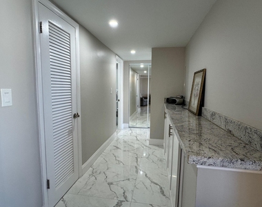 305 N Pompano Beach Boulevard - Photo Thumbnail 2