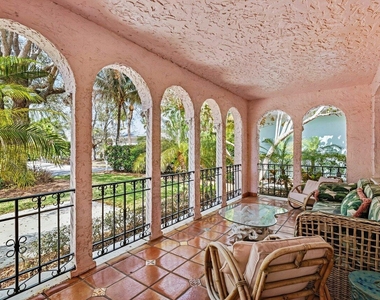 217 Se Coconut Avenue - Photo Thumbnail 1