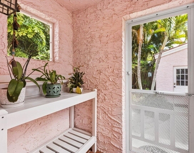 217 Se Coconut Avenue - Photo Thumbnail 25